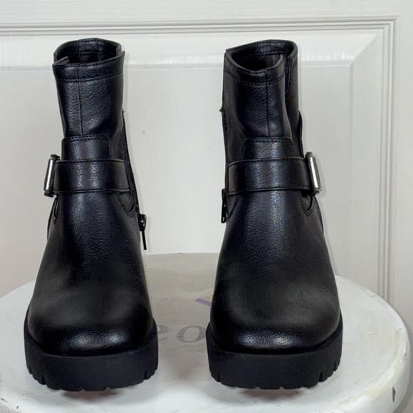 Zodiak Women's Ankle Boots Size 8 NWOB Black Leather Zip-Up Silver Buckle Rugged - Picture 1 of 7